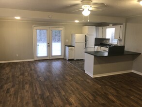 208 cagle rd, Unit B in East Flat Rock, NC - Building Photo - Building Photo
