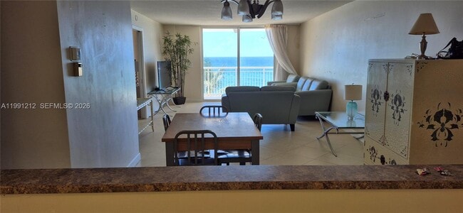 1051 Hillsboro Mile in Hillsboro Beach, FL - Building Photo - Building Photo