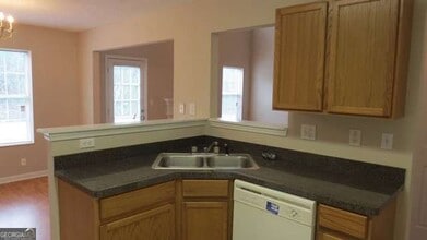 4136 Ravenwood Ct in Union City, GA - Building Photo - Building Photo
