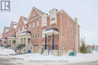 94 Mack Clement Ln in Richmond Hill, ON - Building Photo - Building Photo