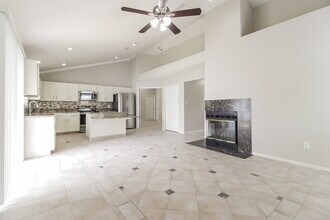 1066 Weaver Dr in Oviedo, FL - Building Photo - Building Photo