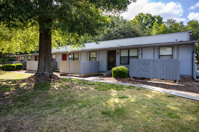 Bouldercrest in Knoxville, TN - Building Photo - Building Photo