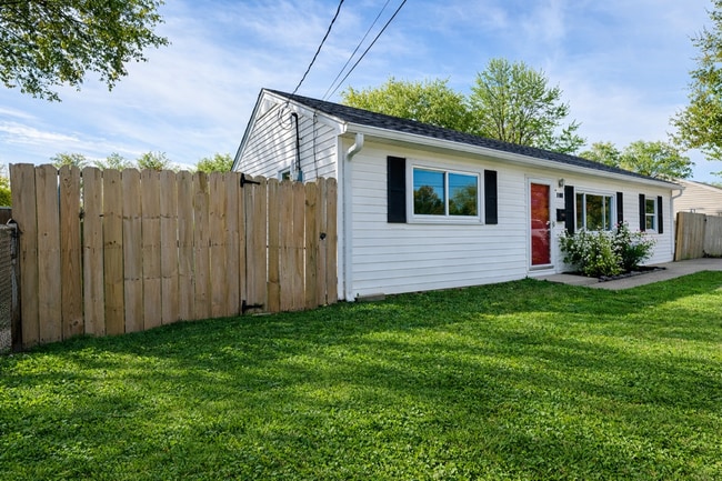 7100 Nathan Hale Way in Louisville, KY - Building Photo - Building Photo