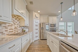 2337 Mayfield Trail Ct in League City, TX - Foto de edificio - Building Photo