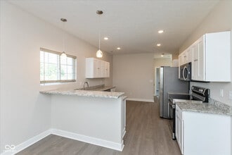 2145 Columbia Ave in Indianapolis, IN - Foto de edificio - Building Photo