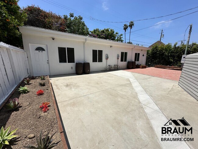 property at 1109 La Peer Dr
