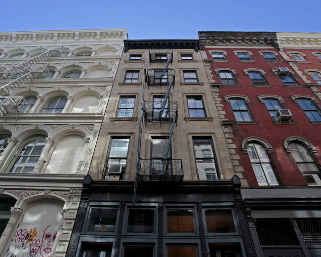 305 Canal St in New York, NY - Building Photo - Building Photo