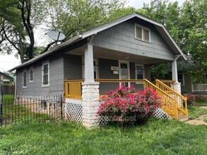 2430 E 67th Terrace in Kansas City, MO - Building Photo - Building Photo