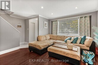 7824 Jeanne D'Arc Blvd N in Ottawa, ON - Building Photo - Building Photo