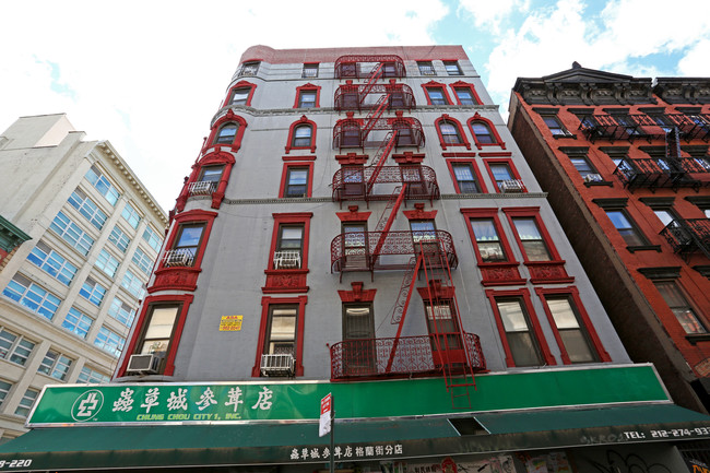 218-220 Grand St in New York, NY - Building Photo - Building Photo