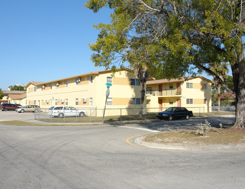 960 NE 1st Ave in Homestead, FL - Building Photo