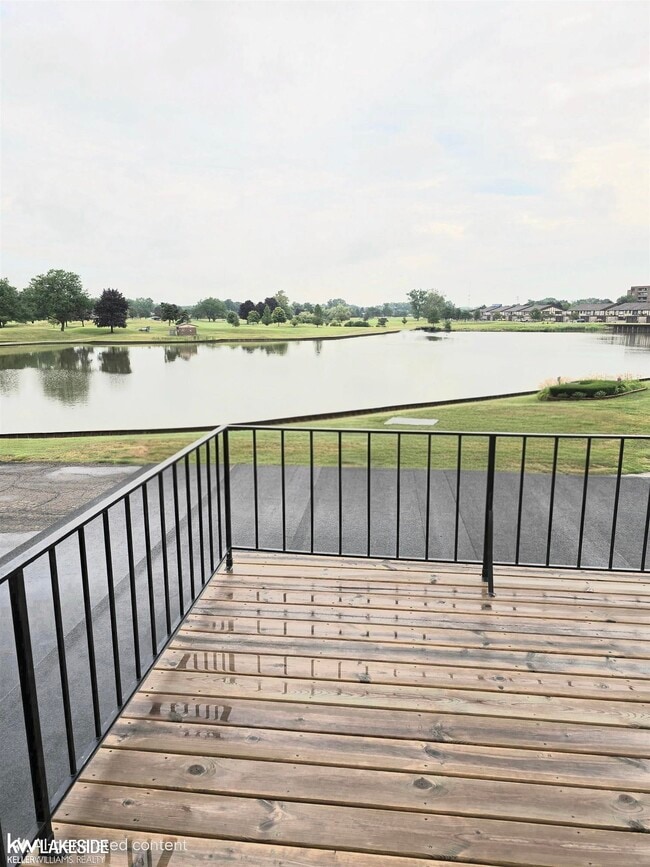 101 Country Club Dr in St. Clair Shores, MI - Building Photo - Building Photo