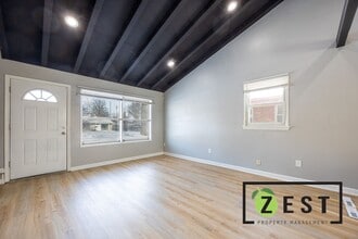 25211 Hopkins St in Dearborn Heights, MI - Building Photo - Building Photo