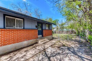 2928 E 12th St in Austin, TX - Building Photo