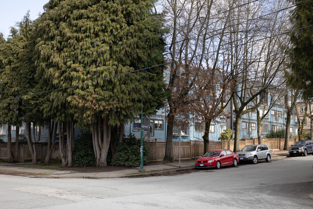 Landmark Chateau in Vancouver, BC - Building Photo