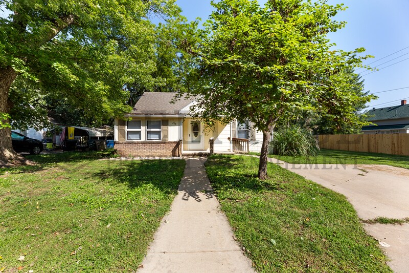 208 W 5th St in Haven, KS - Building Photo