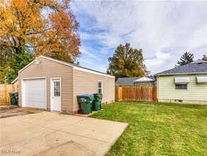 2703 Oakwood Dr in Cuyahoga Falls, OH - Building Photo - Building Photo