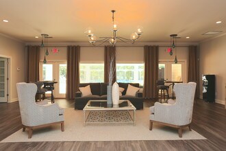 ReNew Dunwoody in Sandy Springs, GA - Building Photo - Interior Photo