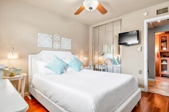 21111 Barbados Cir in Huntington Beach, CA - Building Photo - Building Photo