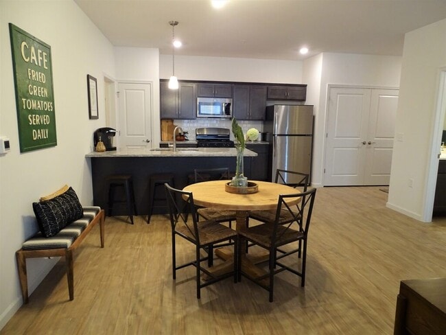 Park West at Legacy Park in Mechanicsburg, PA - Foto de edificio - Building Photo