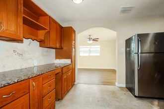 4851 San Pablo Pl in Tampa, FL - Foto de edificio - Building Photo