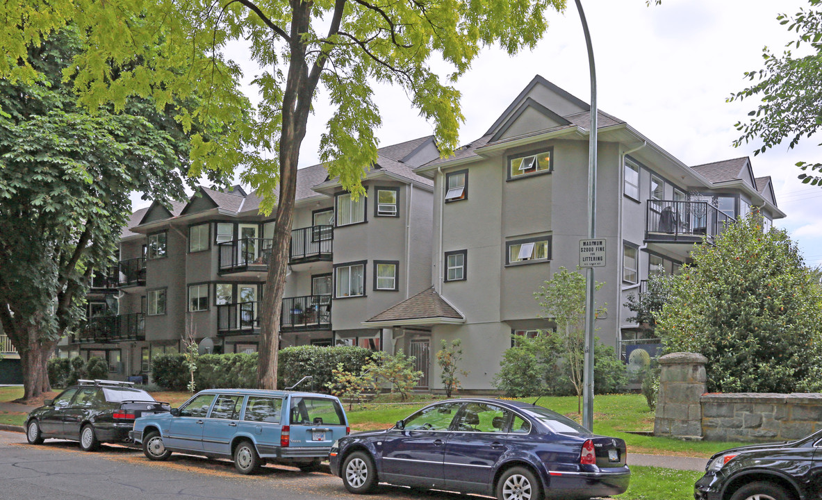 Leadingham Place in Vancouver, BC - Building Photo