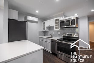 2215 W Wellington Ave in Chicago, IL - Building Photo