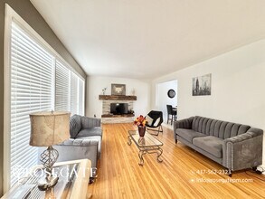Charming 2-Bedroom Detached Home with Fireplace & Backyard Deck in Oshawa in Oshawa, ON - Building Photo - Building Photo