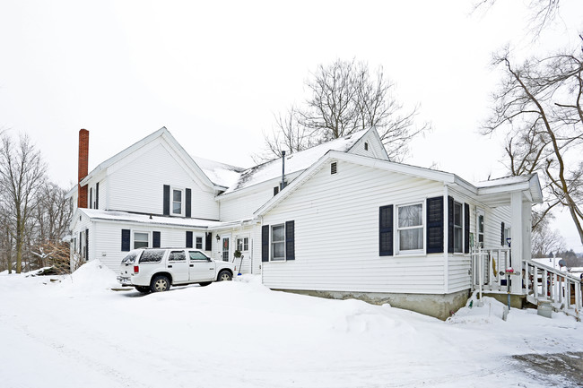 East Hill Apartments in Lapeer, MI - Building Photo - Building Photo