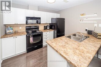 157 Crestway Dr in Ottawa, ON - Building Photo - Building Photo