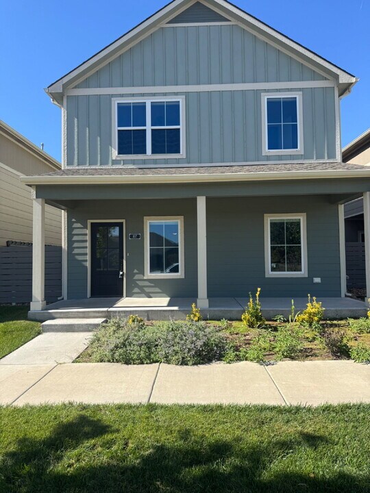 107 S Shay Rd in Andover, KS - Building Photo