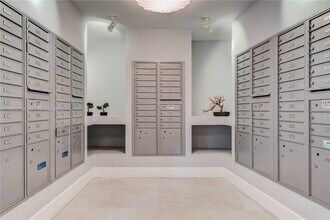 6700 Indian Creek Dr, Unit 402 in Miami Beach, FL - Building Photo - Building Photo