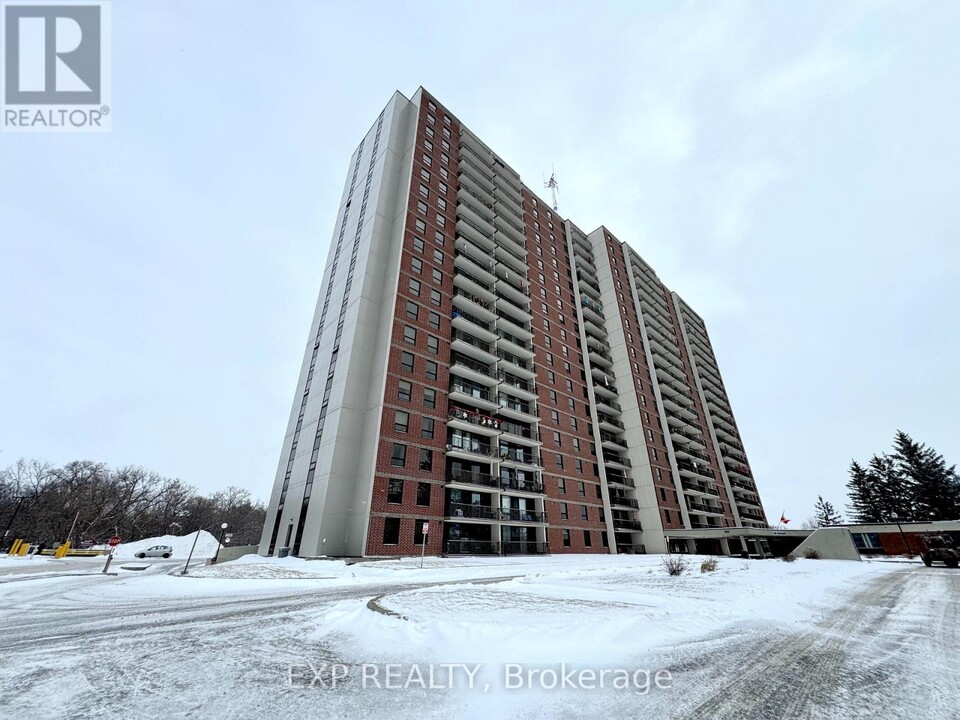 665-1665 Bathgate Dr in Ottawa, ON - Building Photo