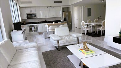92 SW 3rd St, Unit 1505 in Miami, FL - Building Photo - Building Photo