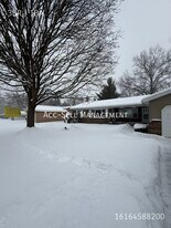 5796 Christie Ave SE in Grand Rapids, MI - Building Photo