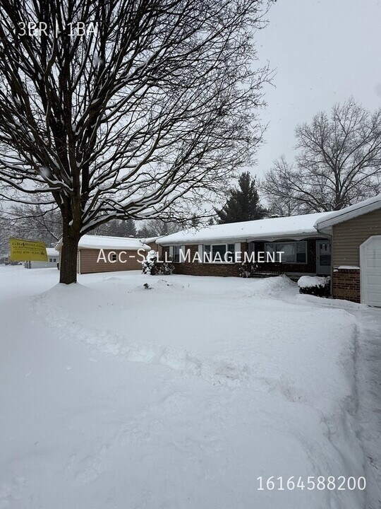 5796 Christie Ave SE in Grand Rapids, MI - Foto de edificio