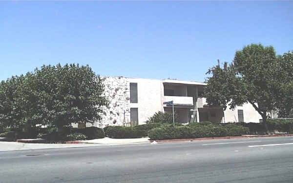 7305 Kester Ave in Van Nuys, CA - Building Photo - Building Photo