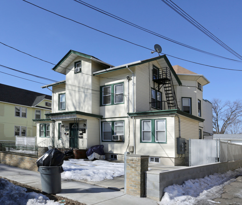 520 Jefferson Ave in Elizabeth, NJ - Building Photo