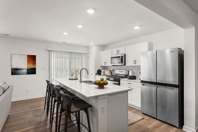 Brixin Townhomes at Cressmoor Estates in Hobart, IN - Foto de edificio - Building Photo