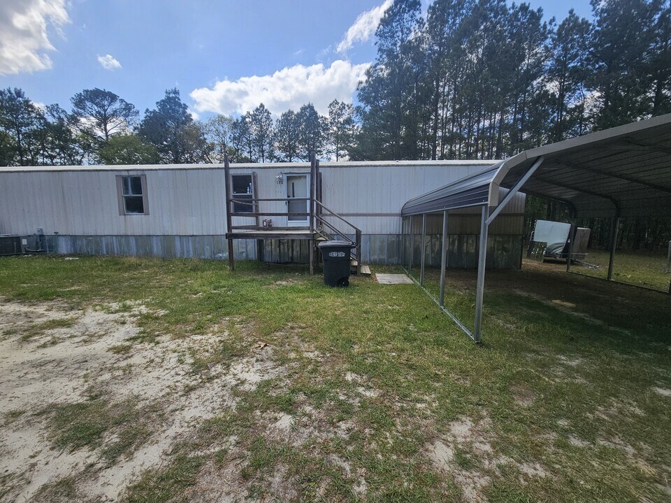 130 Shackett Rd in Raeford, NC - Building Photo
