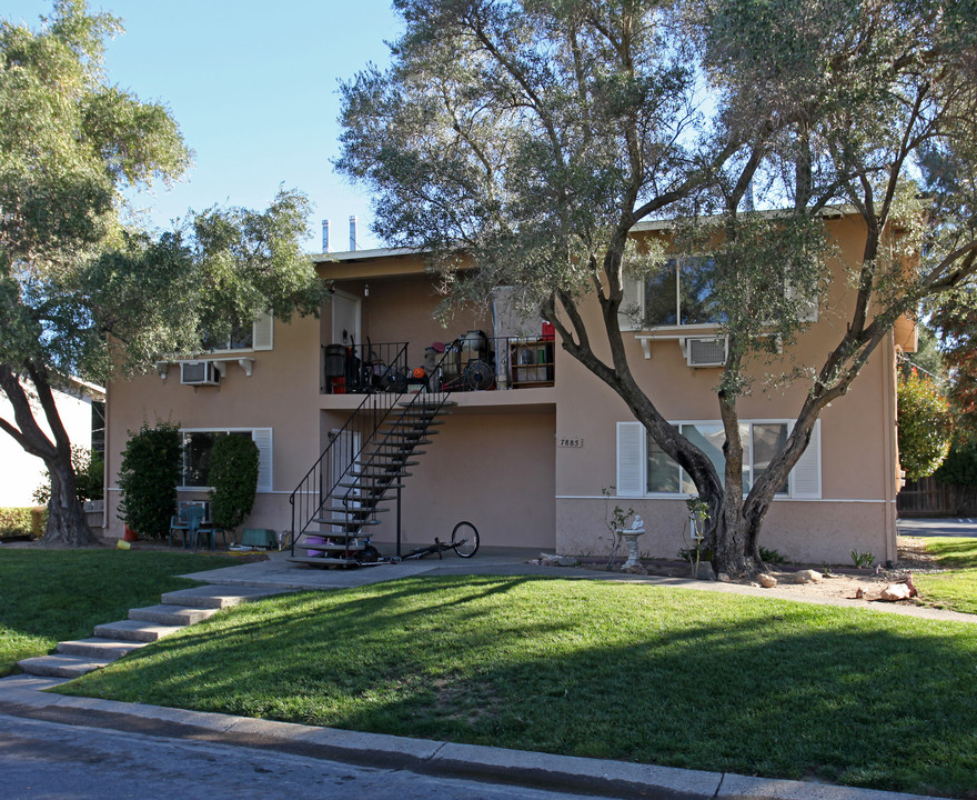 7885 Leona Way in Granite Bay, CA - Foto de edificio