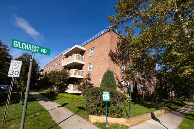 Barclay Tenants' Corporation in Great Neck, NY - Foto de edificio - Building Photo