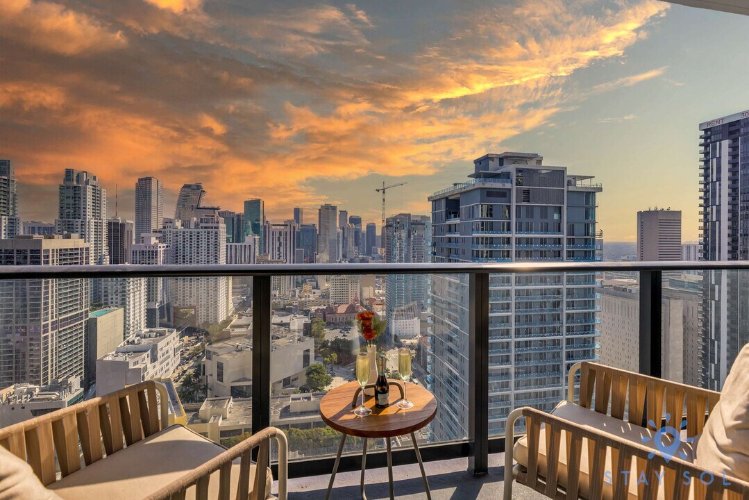 601 NE 1st Ave in Miami, FL - Building Photo