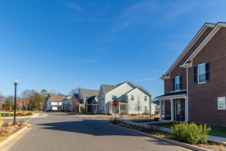 Oakland Court in Murfreesboro, TN - Building Photo - Building Photo