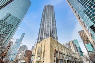 512 N McClurg Ct in Chicago, IL - Building Photo