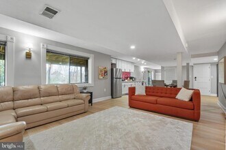 1329 Colvin Forest Dr in Vienna, VA - Building Photo - Building Photo