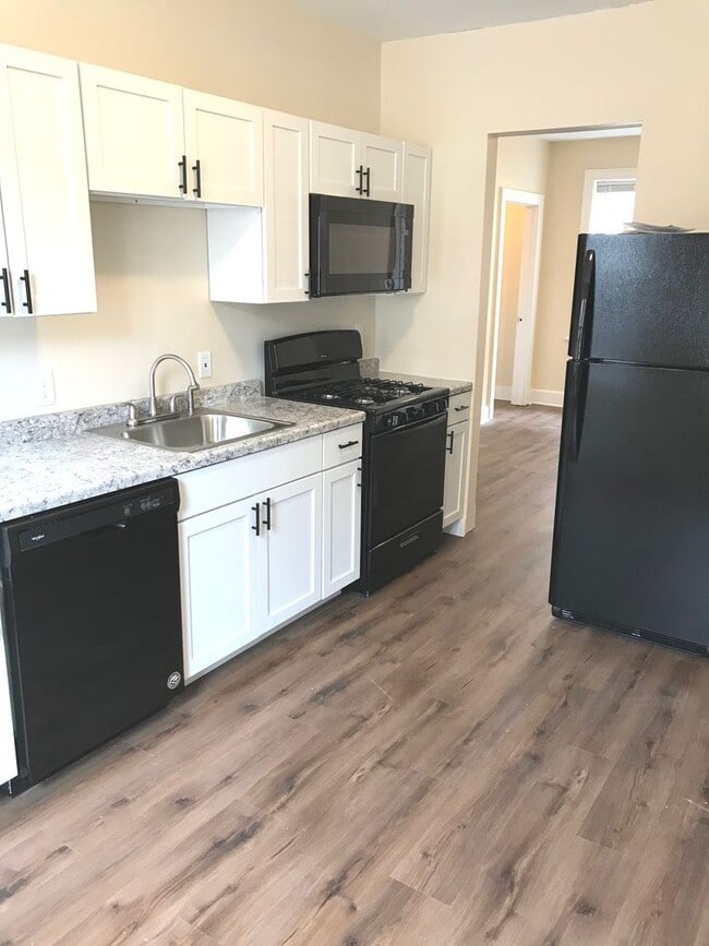 421-425 W Washington St in Milwaukee, WI - Foto de edificio - Building Photo