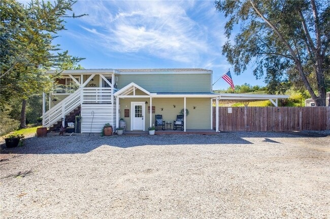 1720 Vista Del Lago in Fallbrook, CA - Foto de edificio - Building Photo