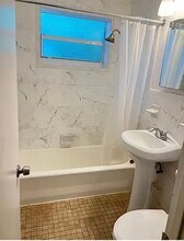 3031 Center St in Miami, FL - Building Photo - Building Photo