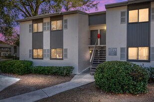 Village Square Apartments in Ocala, FL - Building Photo